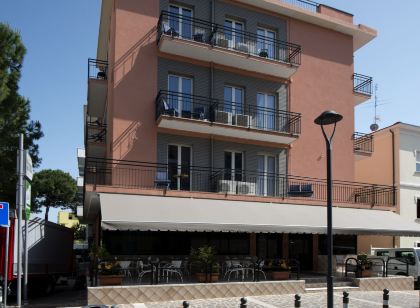 Hotel Scarlet
