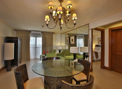 Crown Regency Suites Mactan