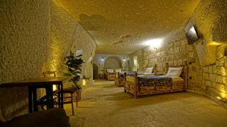 zeus-cave-suites