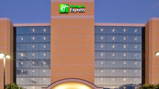 holiday-inn-express-hotel-and-suites-virginia-beach-oceanfront-an-ihg-hotel