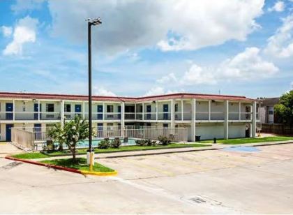 Days Inn & Suites by Wyndham Texas City