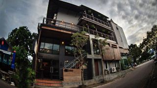 the-arak-bed-bar-and-hostel