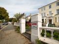 oyo-eagle-house-hotel