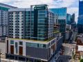 holiday-inn-and-suites-nashville-dtwn-conv-ctr-an-ihg-hotel