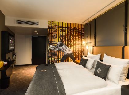 Holiday Inn - the niu, Cobbles Essen