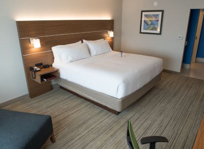 Holiday Inn Express & Suites Dayton SW - University Area