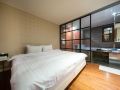 hotel-at-noon