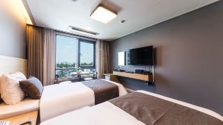 hotel-full-moon