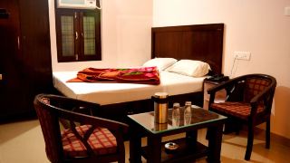hotel-thakur-ji