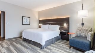holiday-inn-express-and-suites-ottawa-an-ihg-hotel