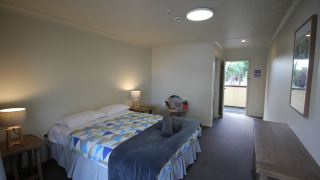 te-anau-lakefront-backpackers