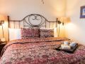 vineyard-court-designer-suites-hotel