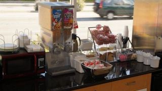 super-8-by-wyndham-torrance-lax-airport-area
