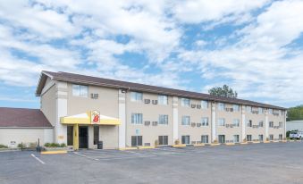 Super 8 by Wyndham Watertown