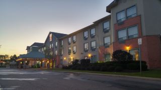 best-western-plus-travel-hotel-toronto-airport