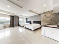j-hotel