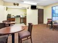 super-8-by-wyndham-clarksville-east