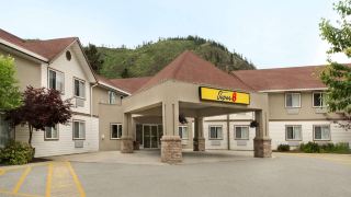 super-8-by-wyndham-west-kelowna-bc