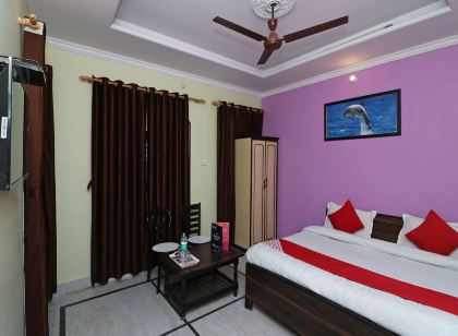 OYO 13686 Rudraksh Hotel