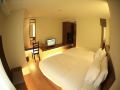 silom-one