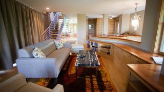 upscale-family-friendly-mountain-retreat-30-acres-180-degree-view-wifi-sauna