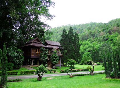 ล้านนา รีสอร์ท