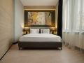 maccani-black-luxury-suites