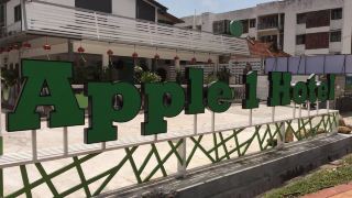 apple-1-hotel-gurney