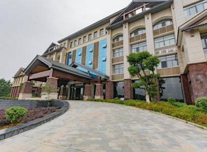 Tianxiachan Hotel (Xing Xiuniang Ecological Park)