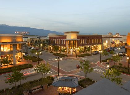 베스트 웨스턴 플러스 온타리오 에어포트 & 컨벤션 센터