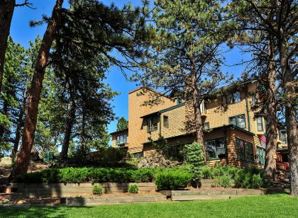 The Historic Crags Lodge