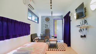 yellow-cube-at-lumut-cube-homestay-kontena