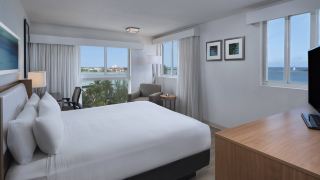 courtyard-nassau-downtown-junkanoo-beach