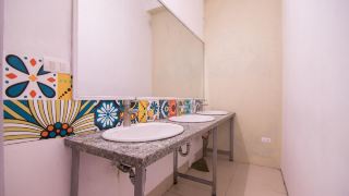 reddoorz-hostel--hang-chieu-street