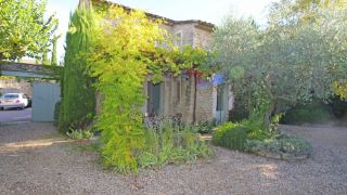 tastefully-decorated-house-with-private-pool-near-the-famous-village-gordes