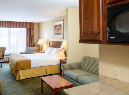 Holiday Inn Express & Suites Chester-Monroe-Goshen