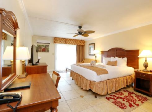 La Fiesta Ocean Inn & Suites