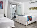 gatto-blanco-party-hotel