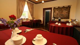 the-lodge-on-elizabeth-boutique-hotel