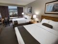the-oakes-hotel-overlooking-the-falls