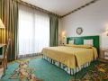 hotel-aris-garden
