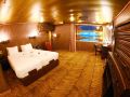 vintage-luxury-yacht-hotel
