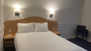 days-inn-by-wyndham-michaelwood-m5