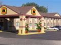 super-8-by-wyndham-denver-stapleton