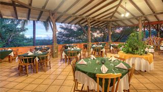 hotel-hacienda-guachipelin