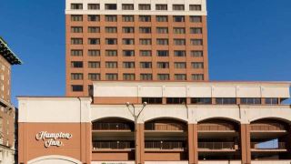 hampton-inn-st-louis-downtown-at-the-gateway-arch