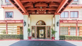 comfort-inn-and-suites-orange-county-john-wayne-airport
