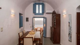 santa-irini-nano-oia-villa