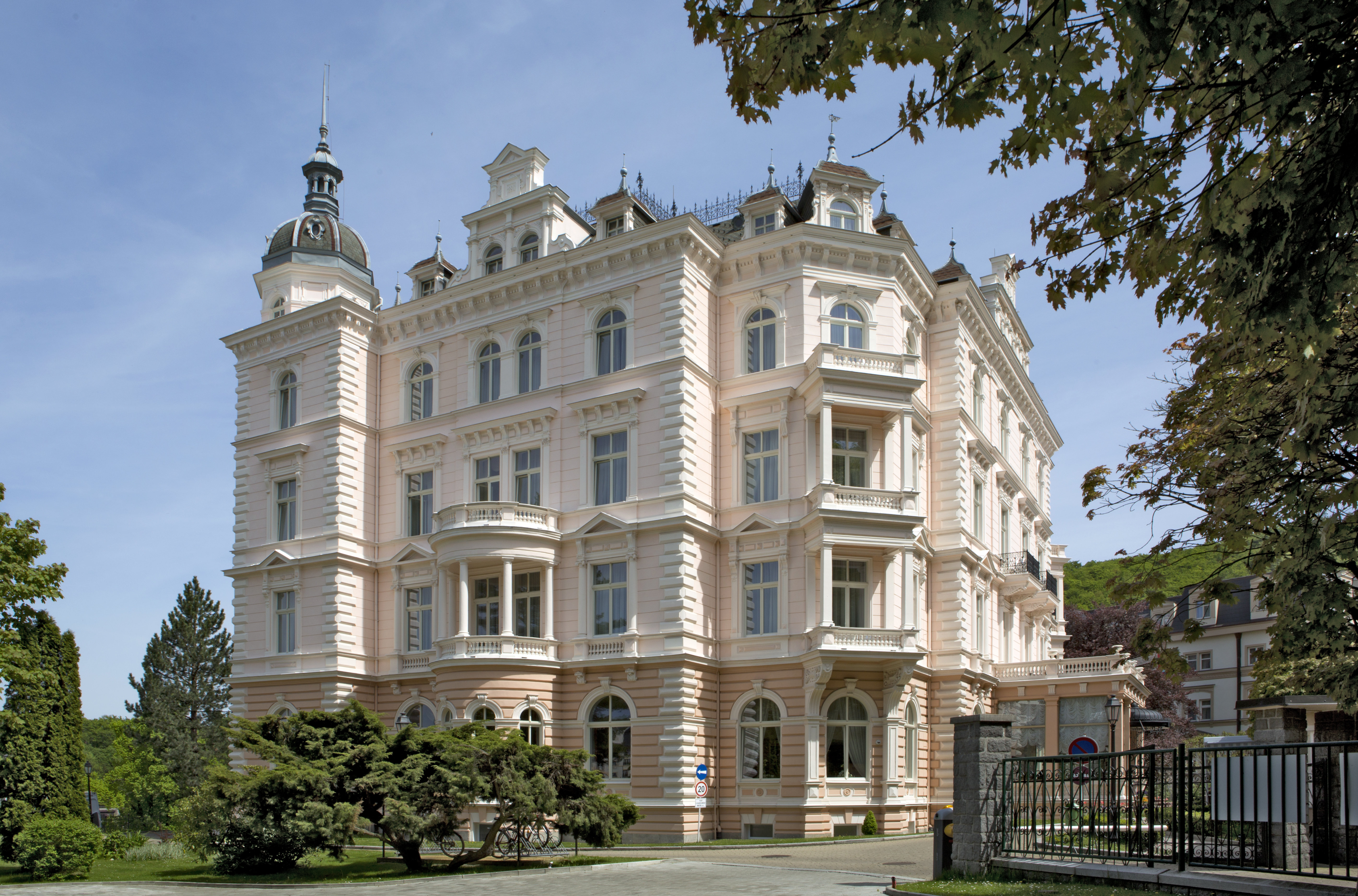 hotel overview picture