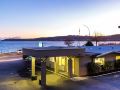 twin-peaks-lakeside-inn